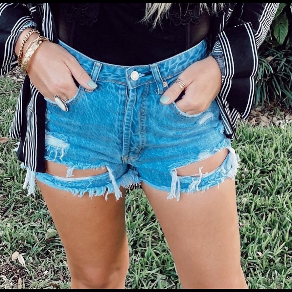 The perfect denim short!